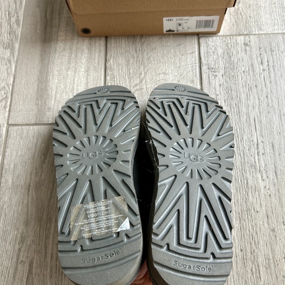 UGG Classic Slippers - Picture 8 of 10